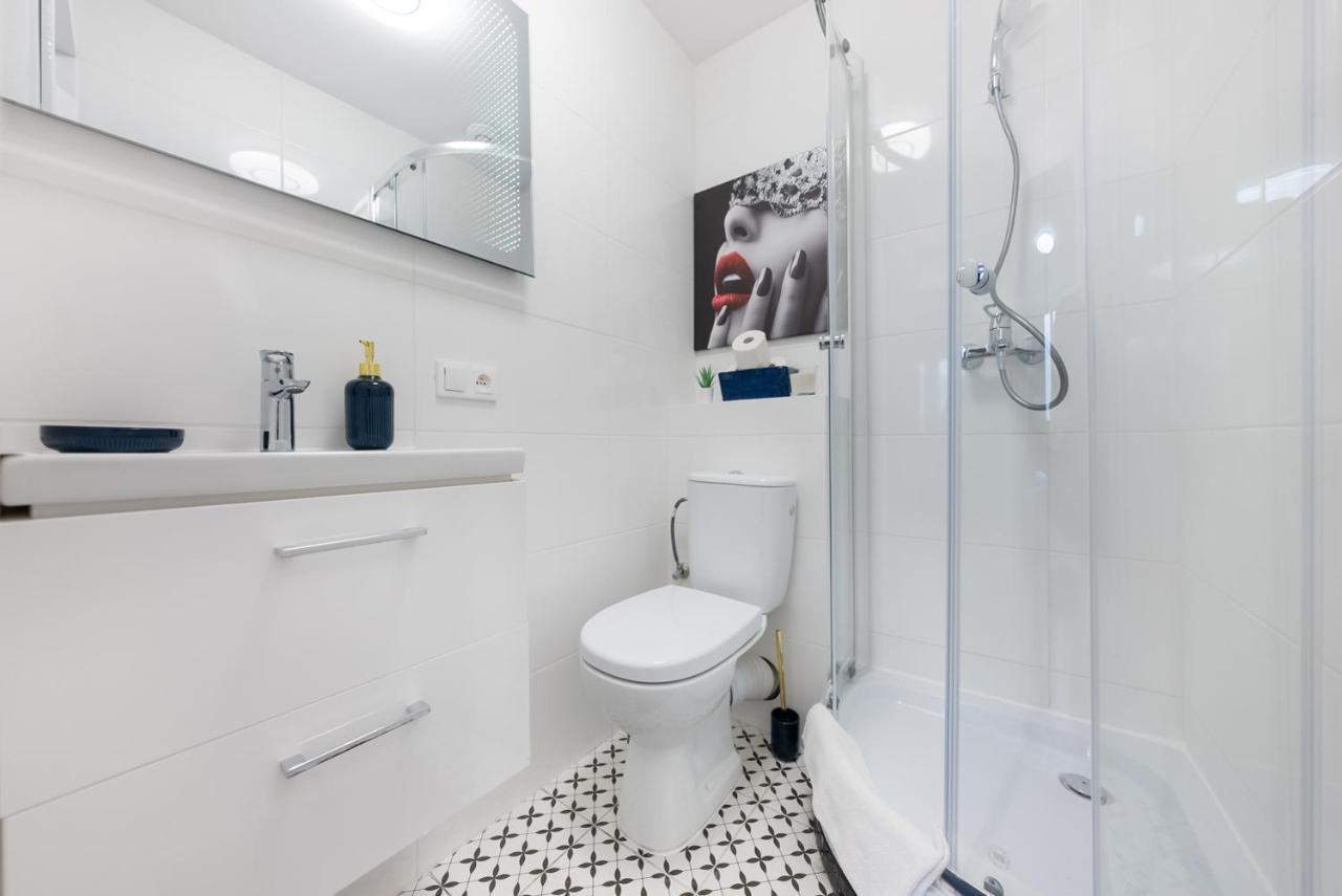 Unit Rooms Warszawa By Metro Rondo Onz Short Rent Idealne Pokoje Na Nocleg W Warszawie Екстер'єр фото