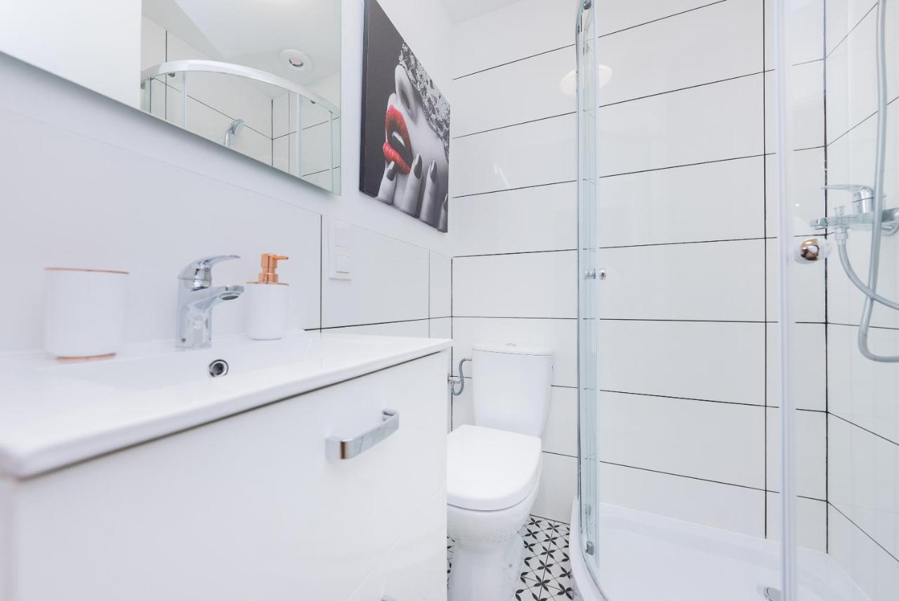 Unit Rooms Warszawa By Metro Rondo Onz Short Rent Idealne Pokoje Na Nocleg W Warszawie Екстер'єр фото